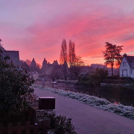 Gîte - Et à côté coule une rivière Josselin Extérieur photo