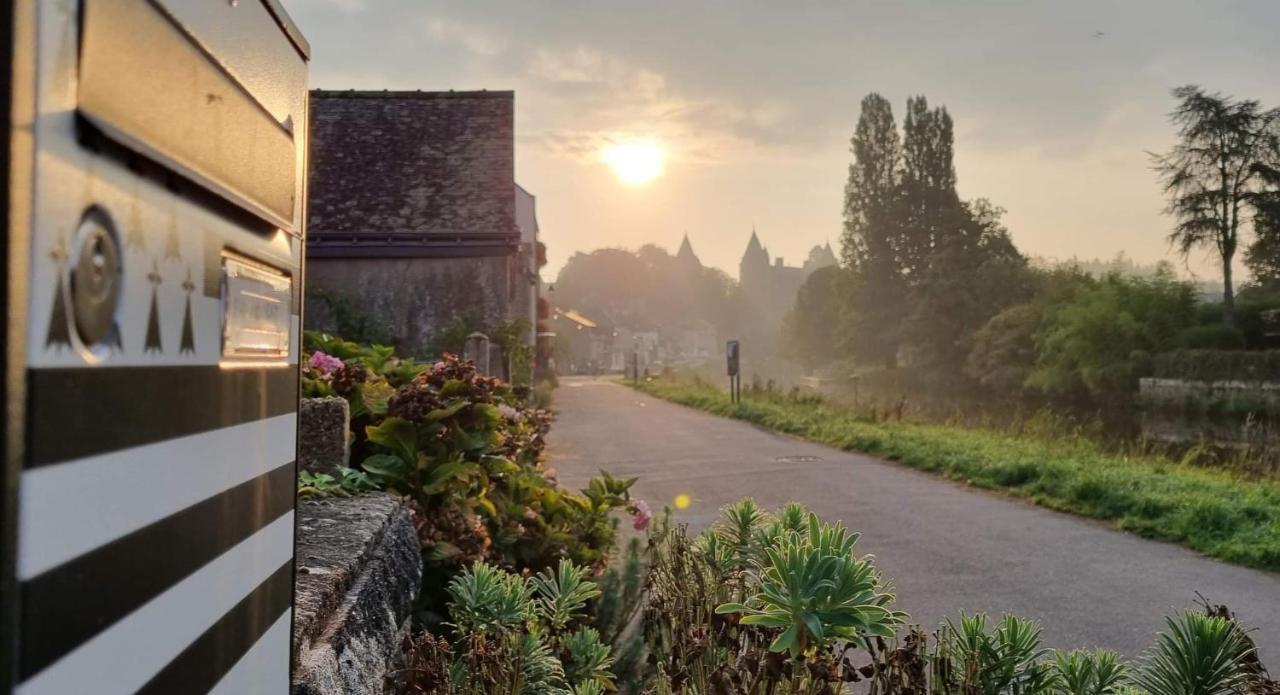 Gîte - Et à côté coule une rivière Josselin Extérieur photo