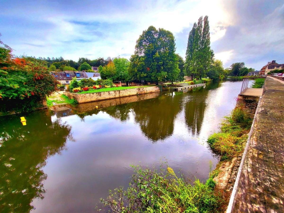 Gîte - Et à côté coule une rivière Josselin Extérieur photo