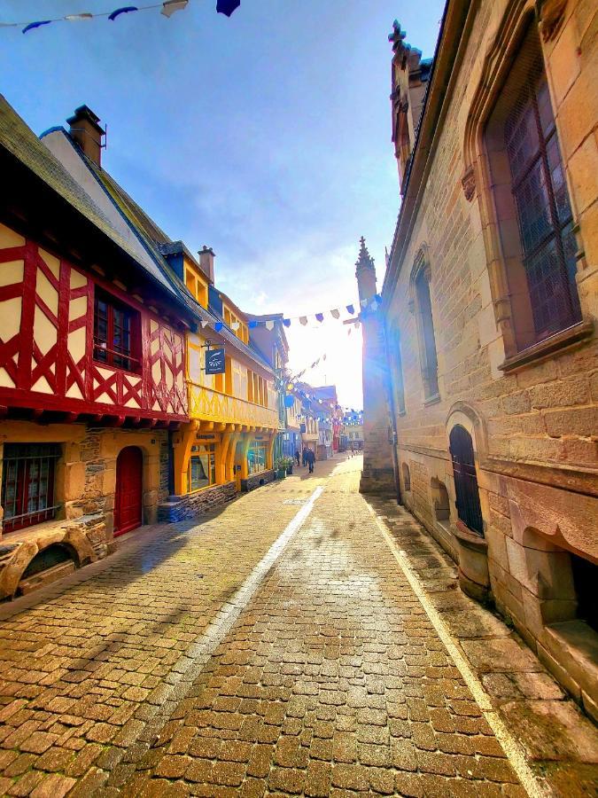 Gîte - Et à côté coule une rivière Josselin Extérieur photo