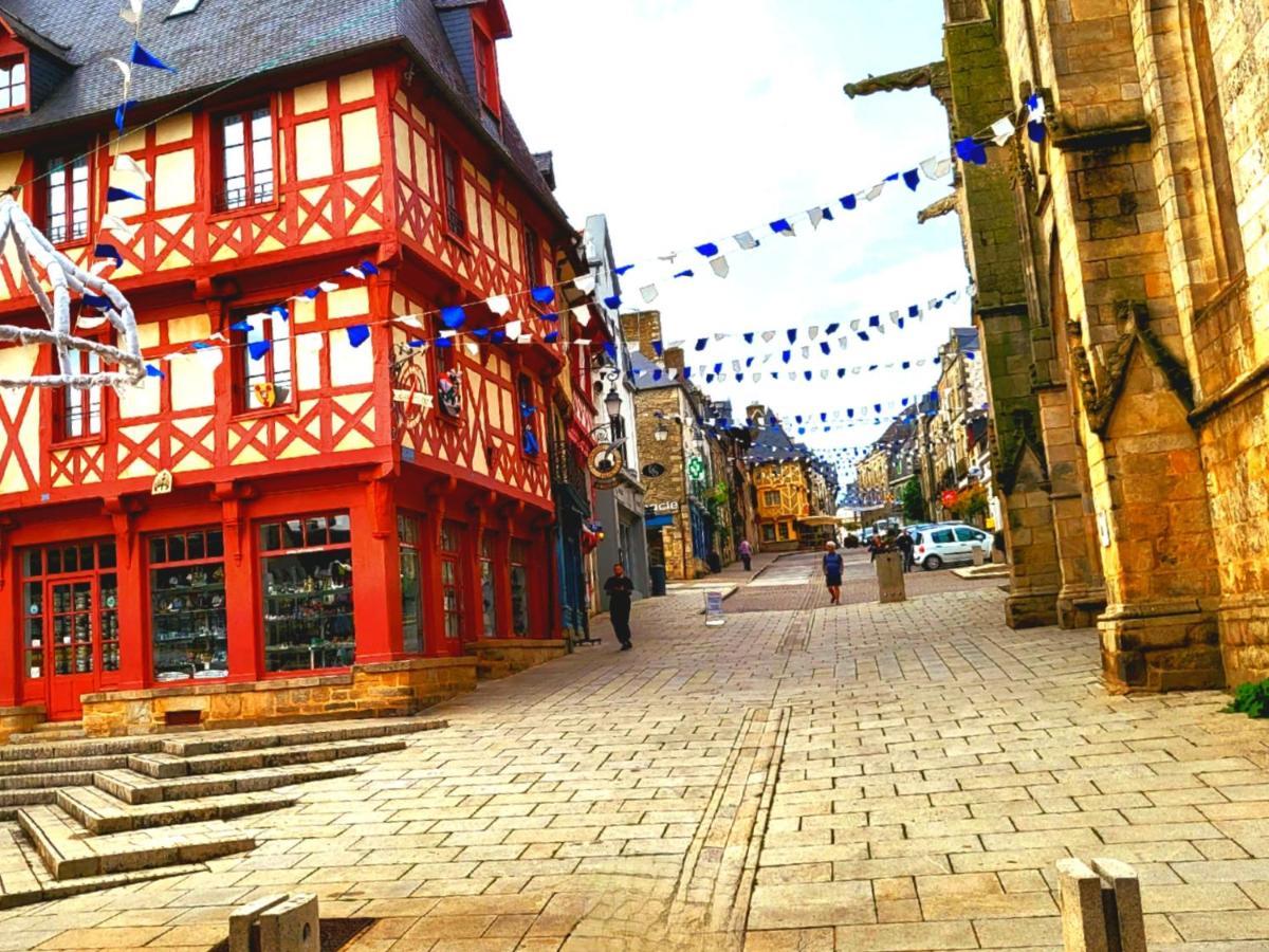 Gîte - Et à côté coule une rivière Josselin Extérieur photo