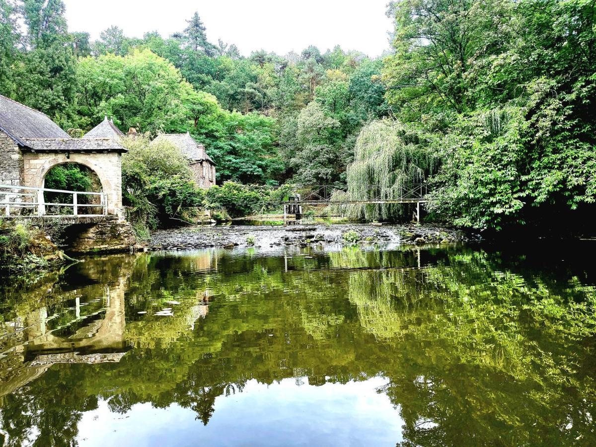 Gîte - Et à côté coule une rivière Josselin Extérieur photo