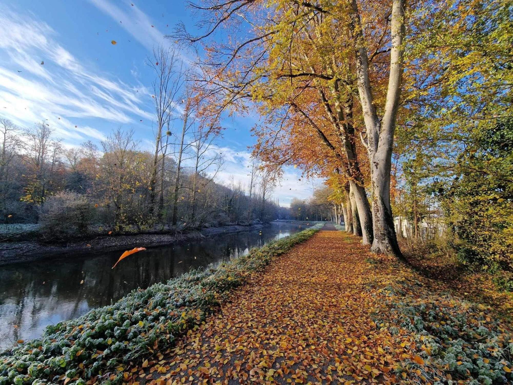 Gîte - Et à côté coule une rivière Josselin Extérieur photo